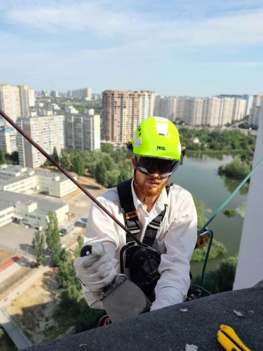 Висотник Верхолаз Альпініст Монтажник Висотні роботи чистка снігу