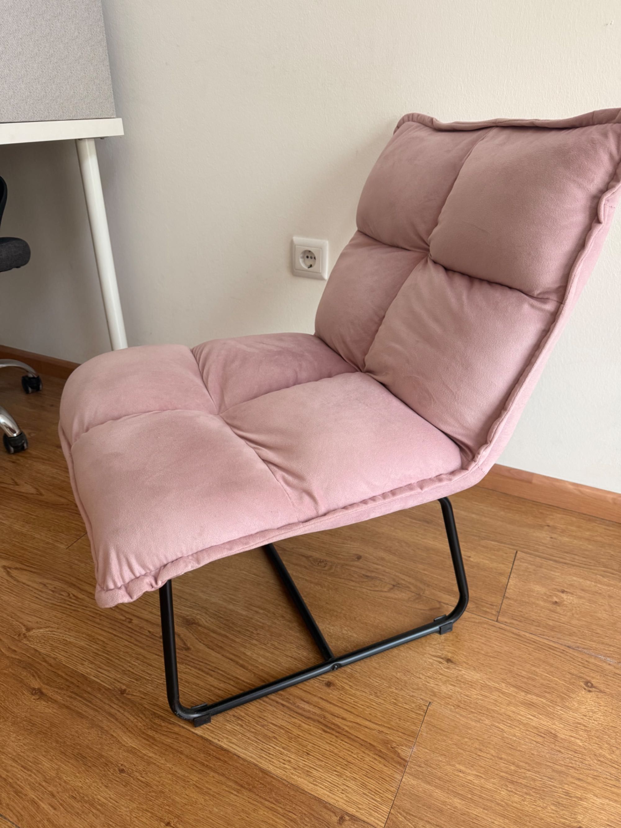 Cadeirão  Rosa como Novo