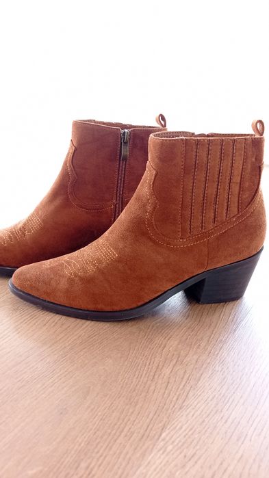 Bota camurça  &  Sapato em Pele - NOVO