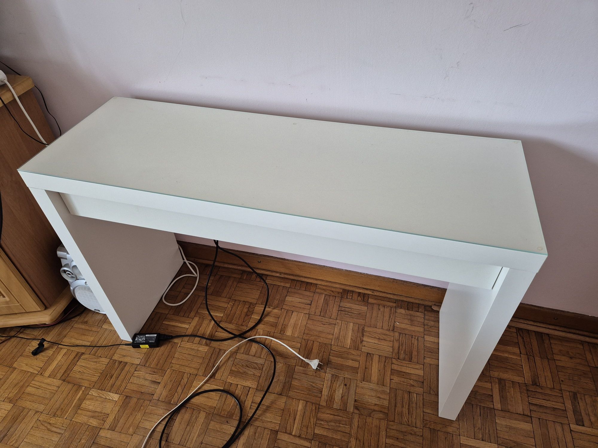 Biała toaletka biurko  IKEA