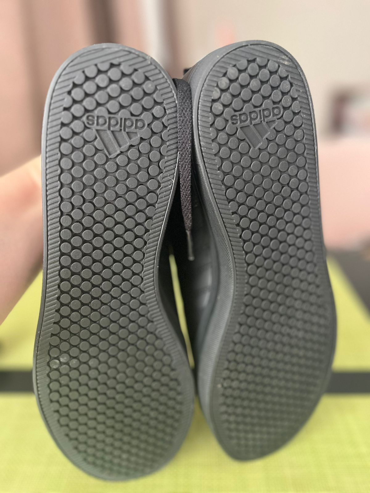 Продам кросівки Adidas
