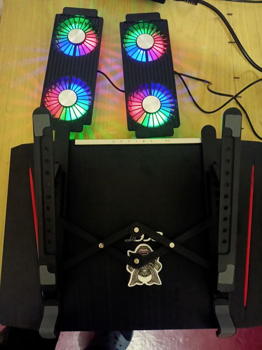 Активне охолодження підставка для ноутбука