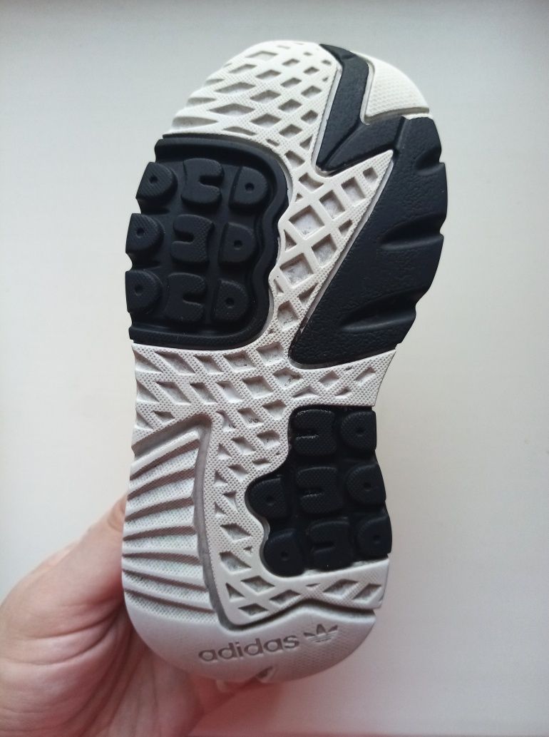 Детские кроссовки Adidas, 24-й размер.