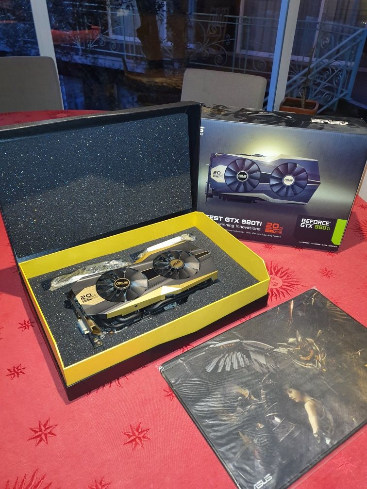 Gráfica GTX 980 Ti 20⁰ aniversário Asus - Gold Edition