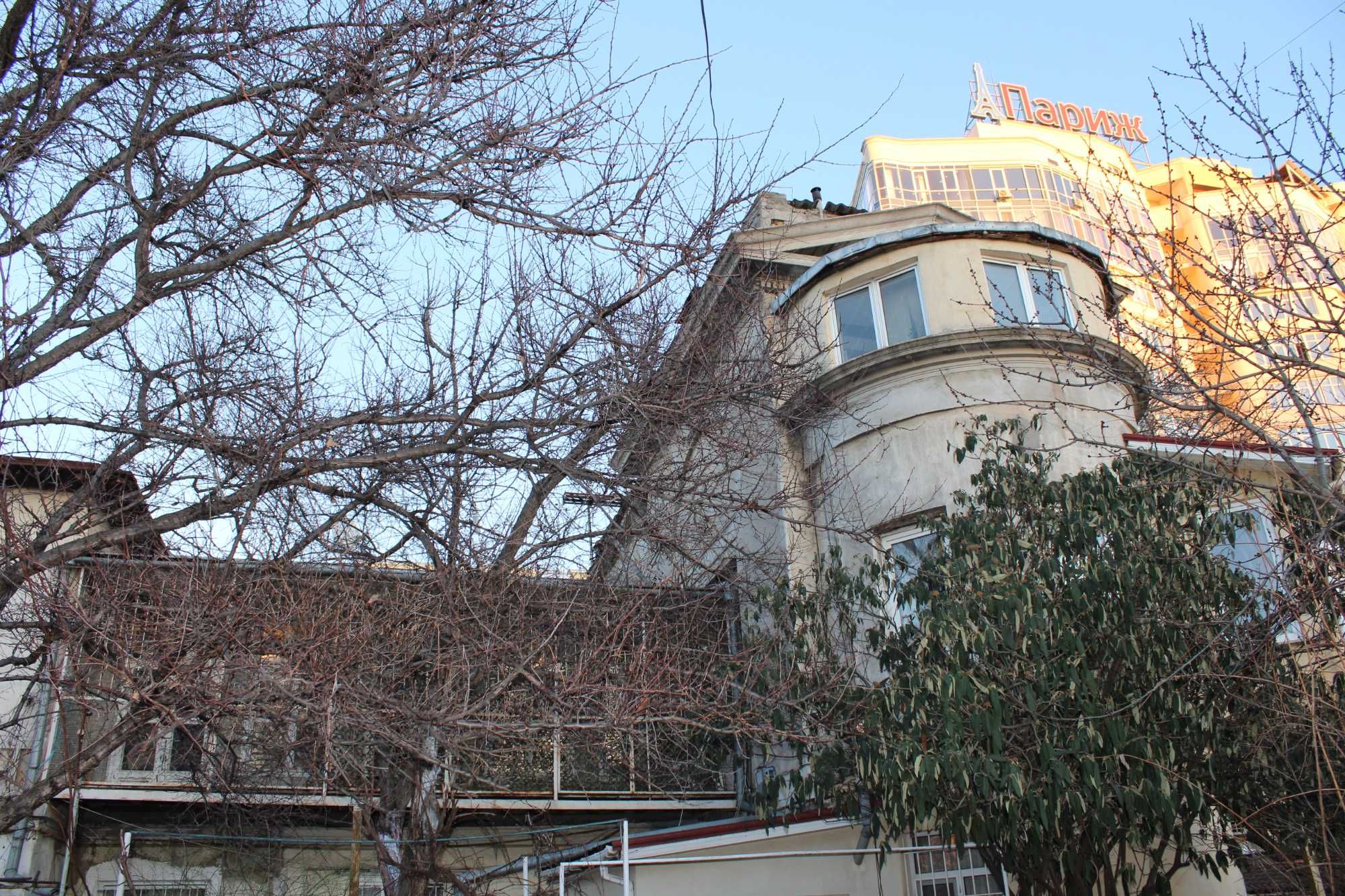 Продам трехкомнатную квартиру на Французском бульваре со двором