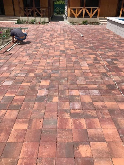 Укладання тротуарної плитки. Укладка тротуарной плитки. Доступні ціни!