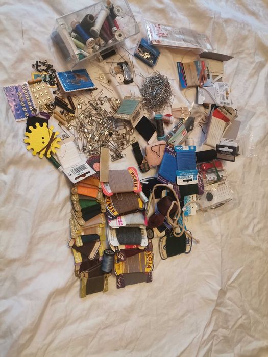 Stare przybory krawieckie, z kufra  krawcowej