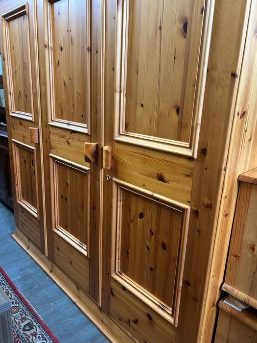 Drewniana solidna szafa