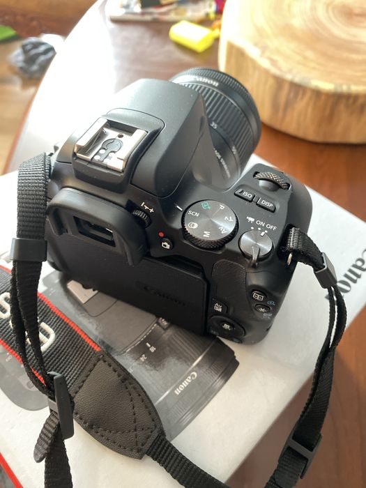 Canon EOS 250D 18-55mm + сумка + флешка