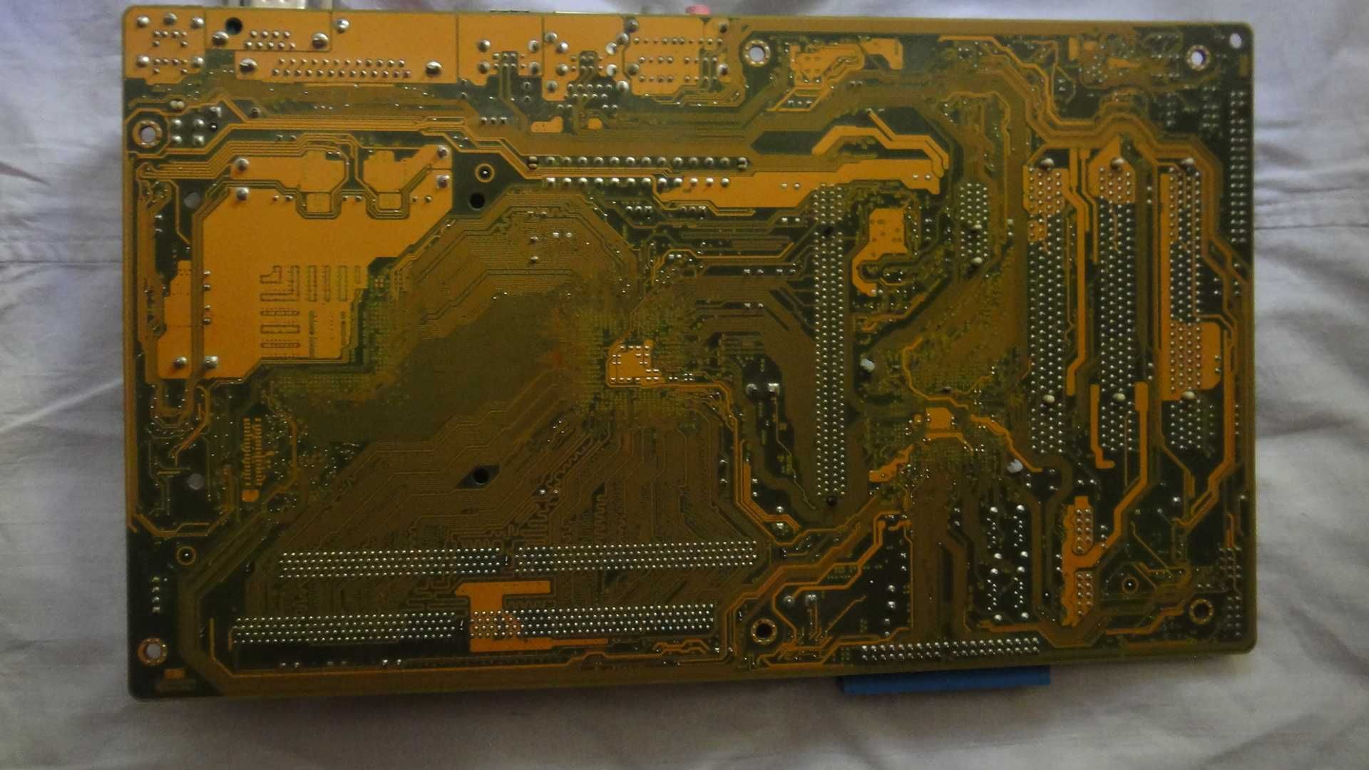 Продам недорого материнскую плату ASUS P5KPL-C/ 1600 (S 775)