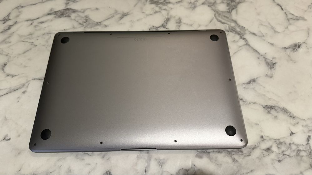 MacBook Air 13” 2018 bateria tylko 158 cykli! Jak nowy!