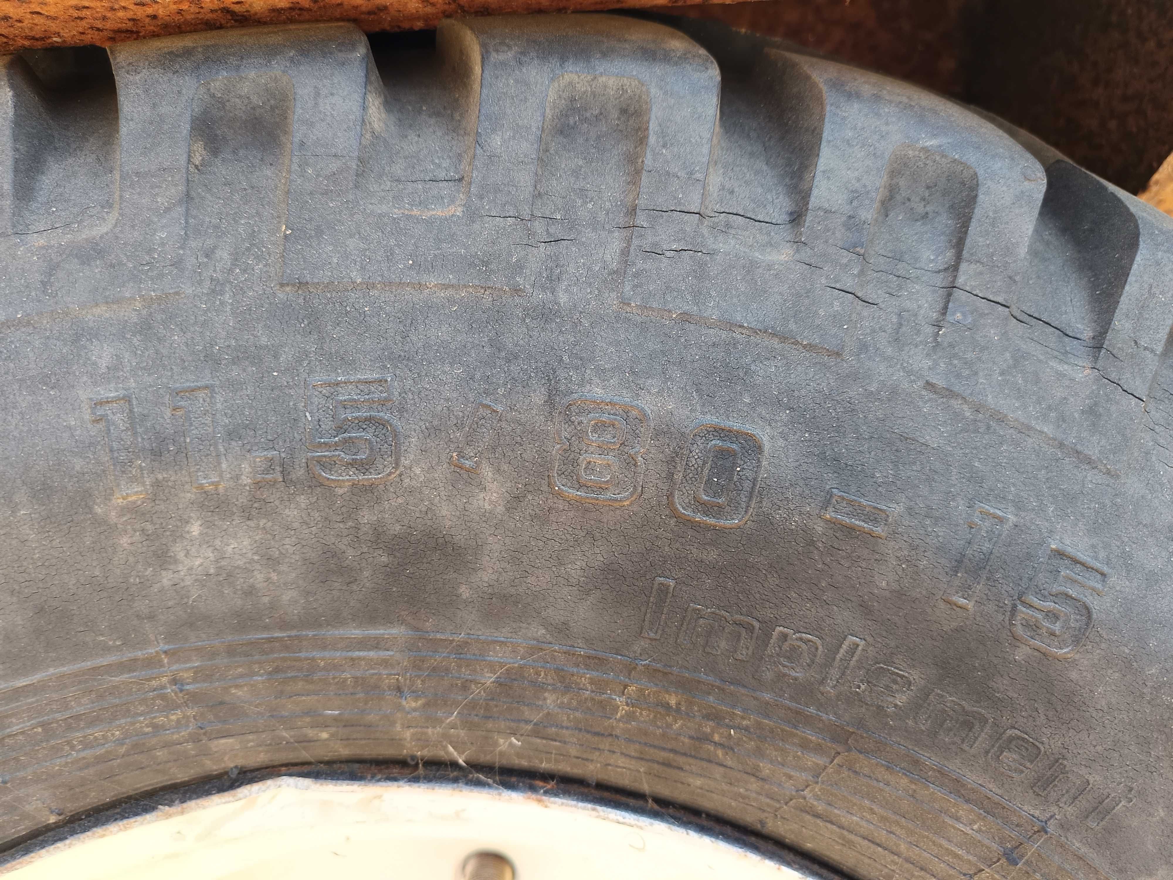 Vendo 2 pneus reboque/ cisterna/ enroladeira