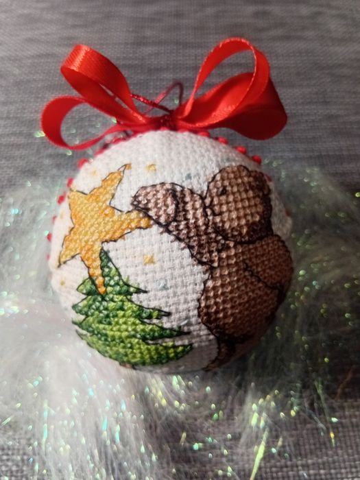 Вишиті новорічні кульки