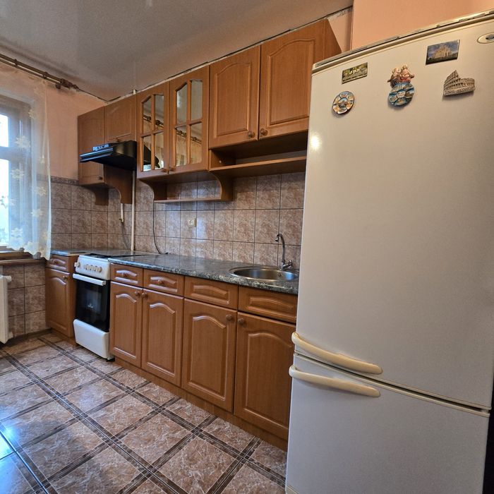 ДОБРОТНА 3 кімнатна квартира біля торгового центру