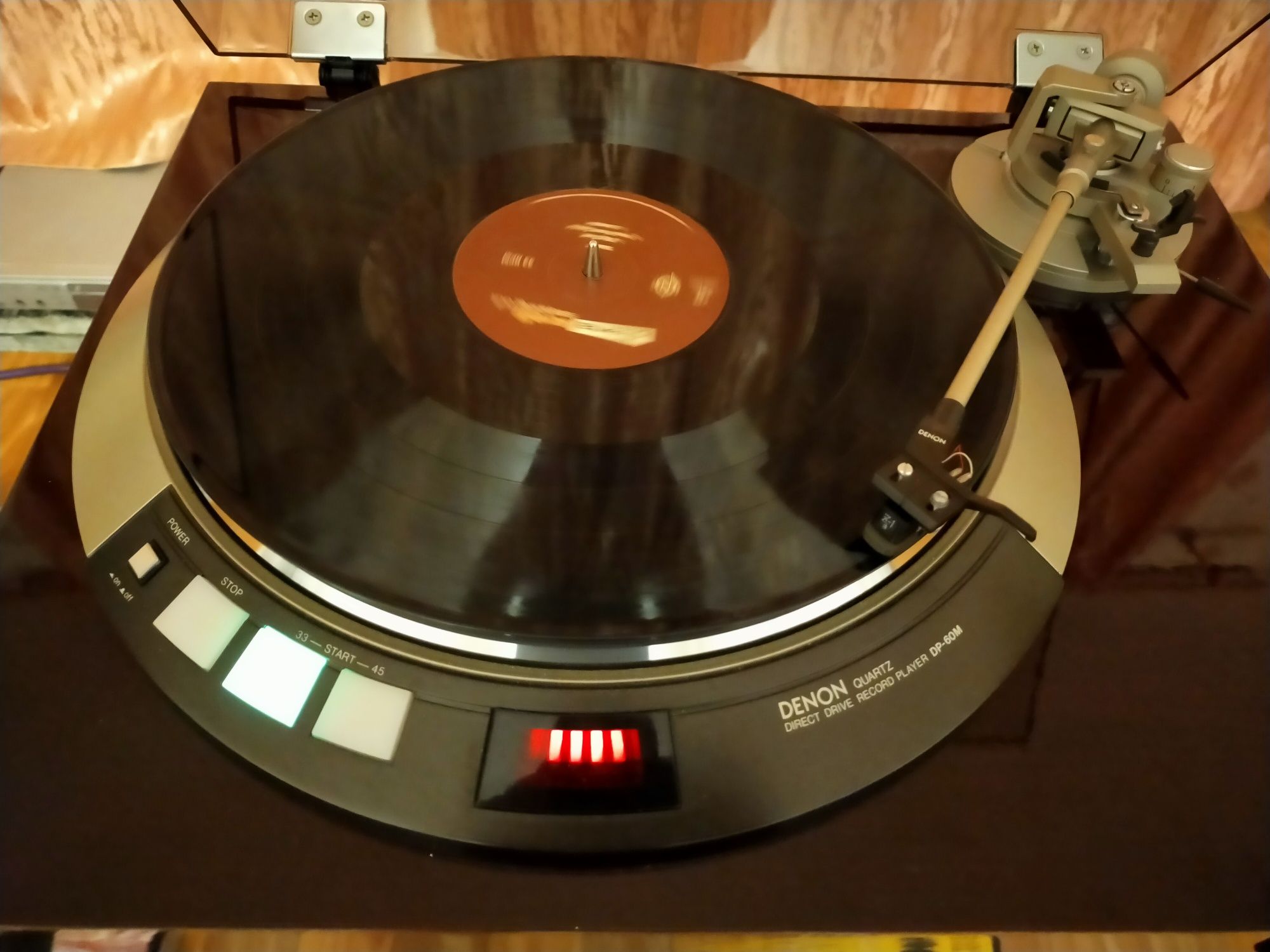 Проигрыватель винила ,, DENON  DP 60 M " . Идеал !"
