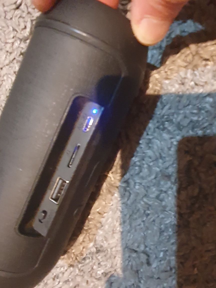 Glosnik bloututh CHARGE MINI uszkodzony