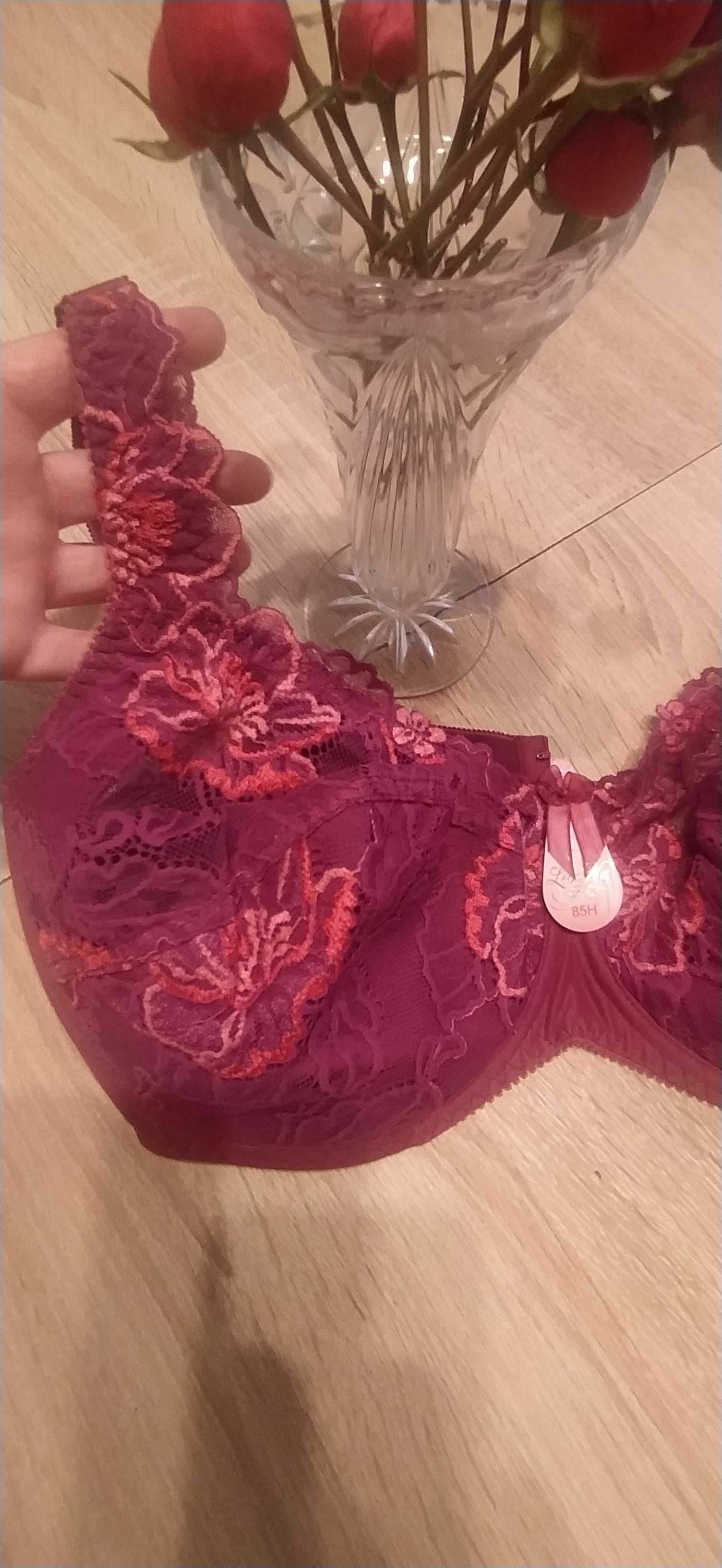 Stanik na 85H .z fiszbinami pod miseczką zapięcie na 2 haftki.