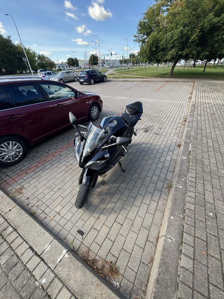 Motocykl yamaha yzf r