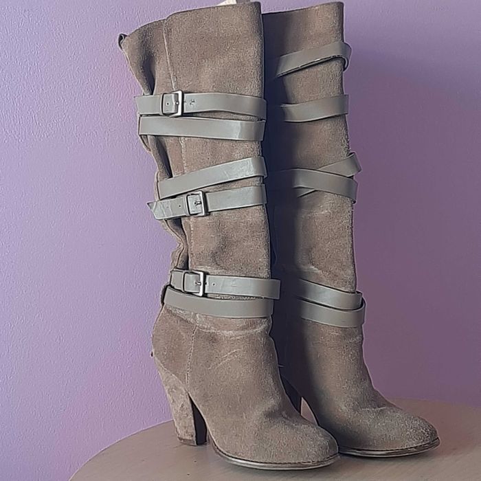 Botas Camurça Cano Alto num.36