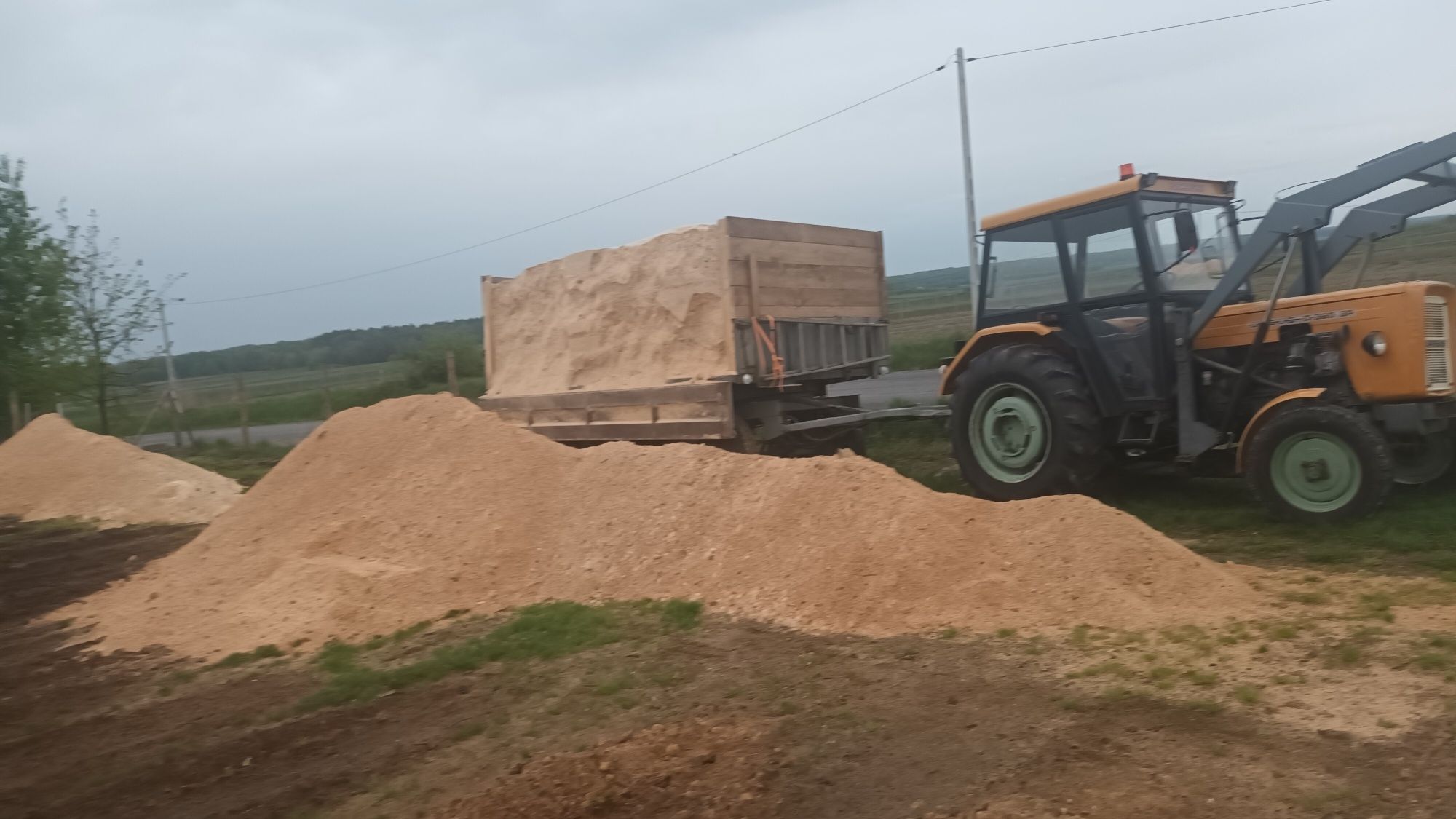 Trociny pod dzewka