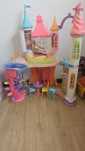 Castelo Barbie, em perfeitas condições.