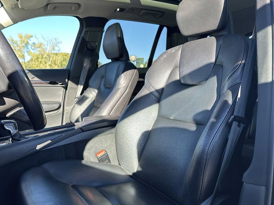 Volvo XC90 Momentum      2019