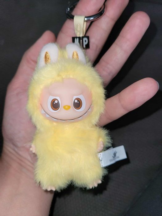 Żółty Labubu PIN for love