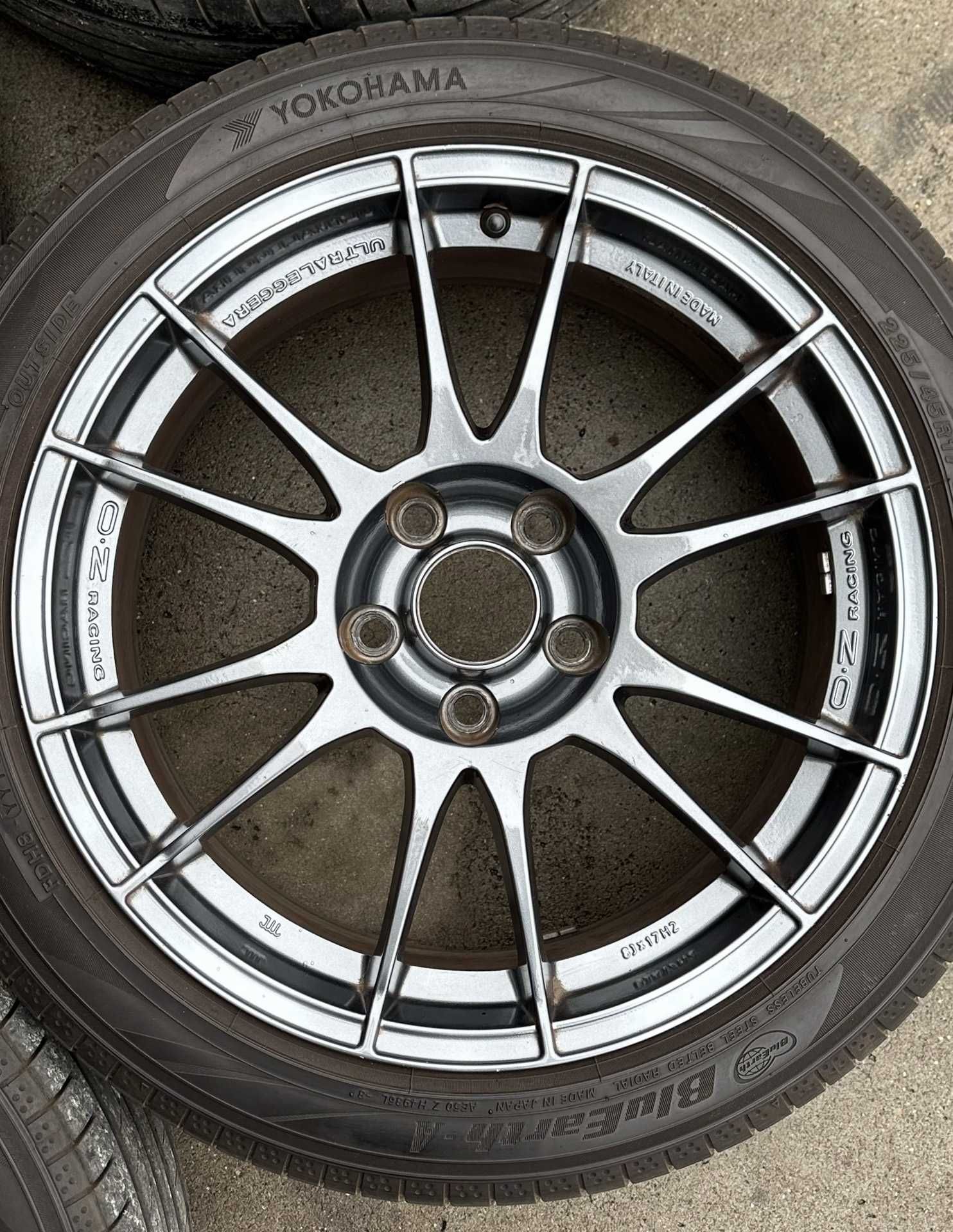 Felgi OZ ULTRALEGGERA 17x8 5x114.3 ET37 z oponami Yokohama