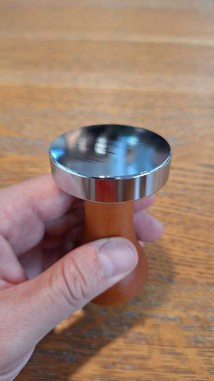 Tamper ubijak do kawy z drewnianą rączką 51 mm stal