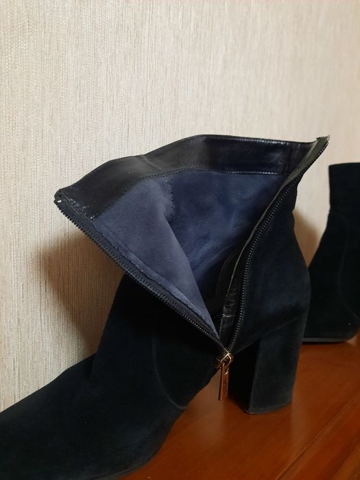 Замшевые ботинки