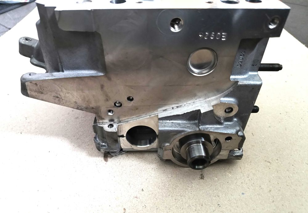 GŁOWICA Audi VW Seat Skoda 1.6 TDI 16V 03L.103.373A z Wałkami