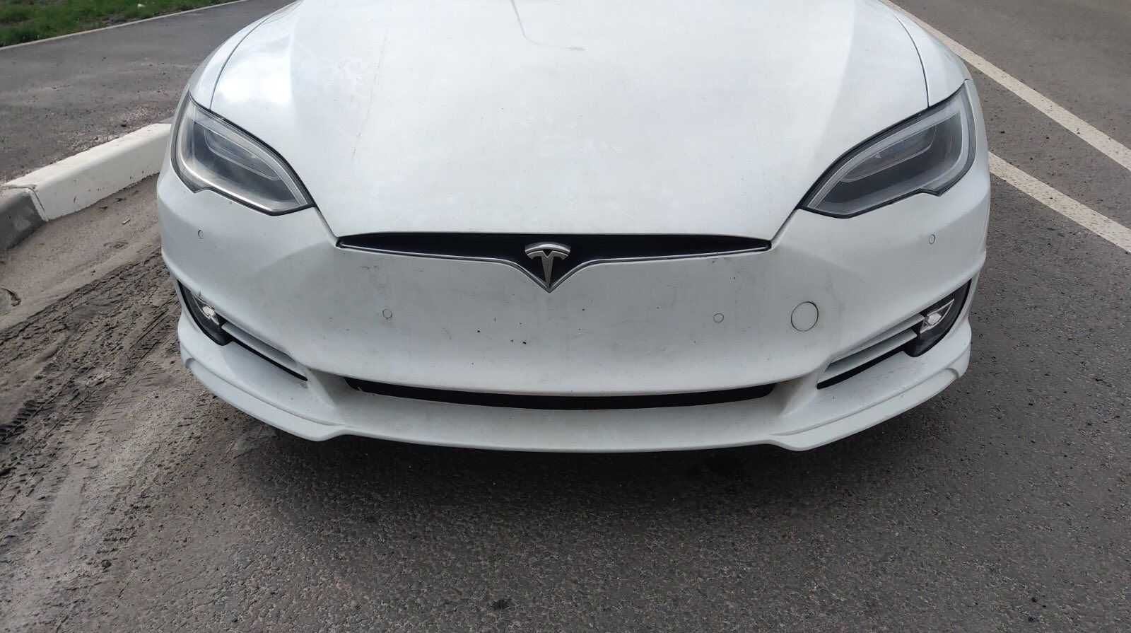 Передний бампер для Tesla Model S дорестайл