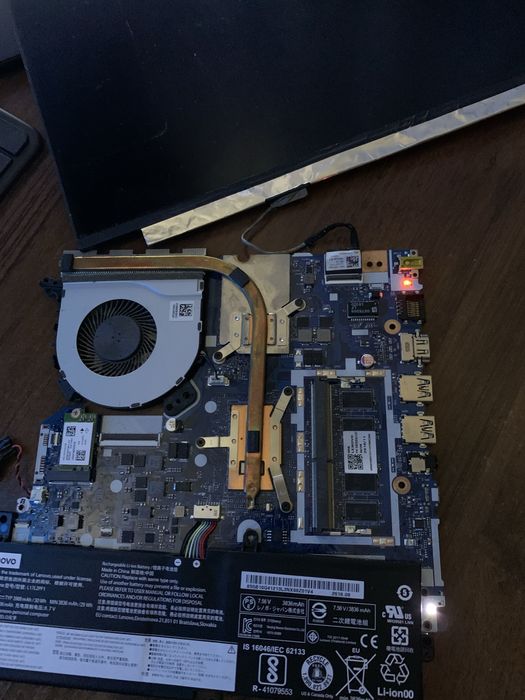 Lenovo 330-15ikb i3-7020 mx110 під ремонт матплата