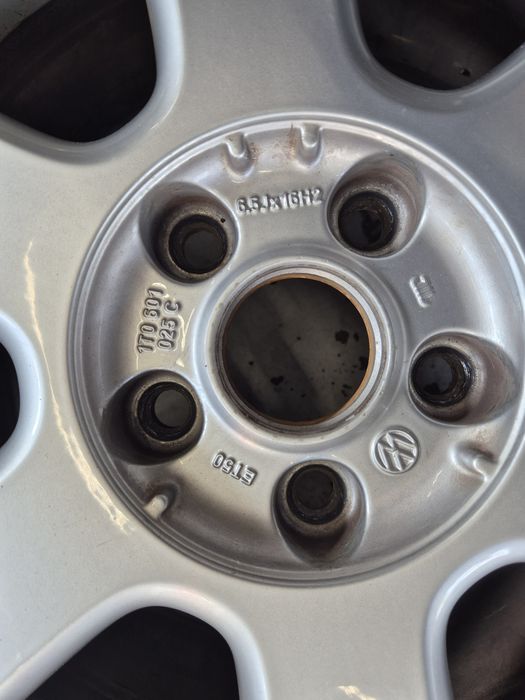 Piękne felgi Alu 16" oryginał VW 5x112 z oponami Michelin 205/55R16