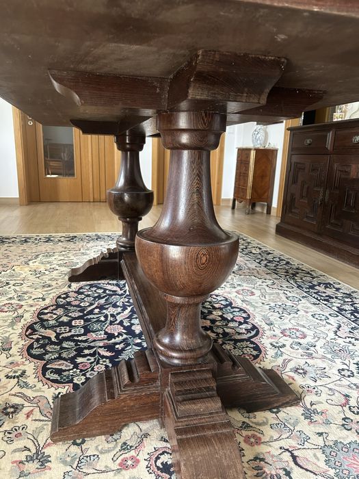 Mesa de sala de jantar em Mogno