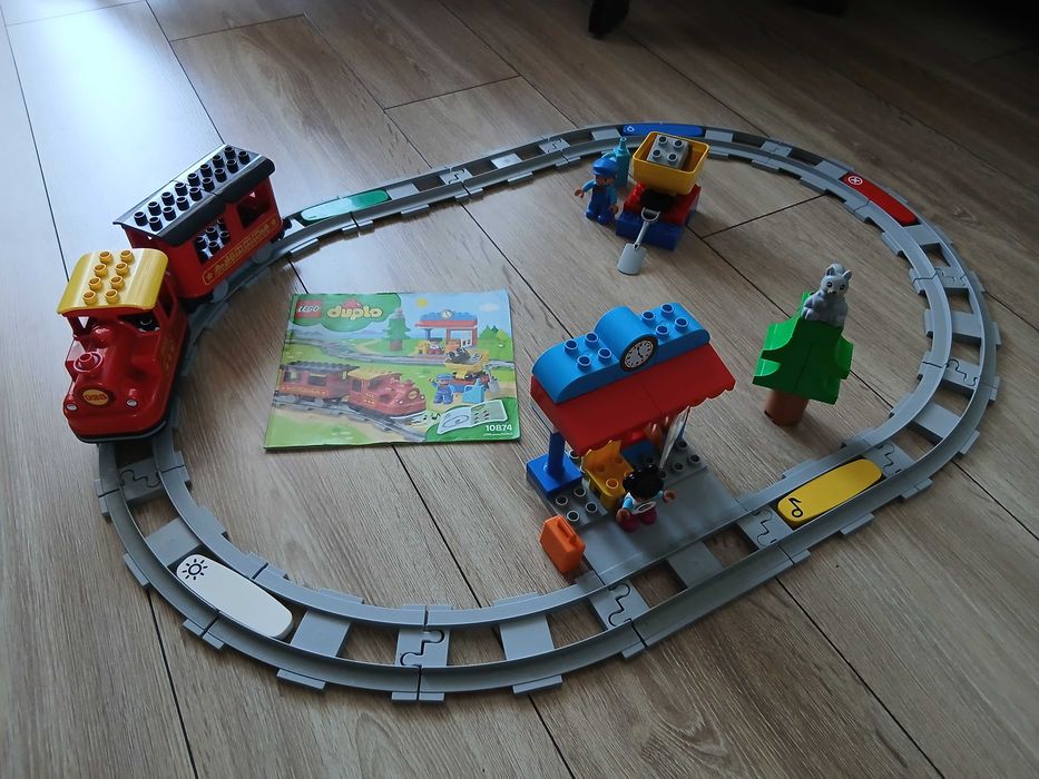 Trzy zestawy Lego Duplo, kolejka tory pizzeria