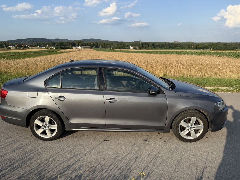 Volkswagen Jetta 1.6 TDI 2011r 105KM