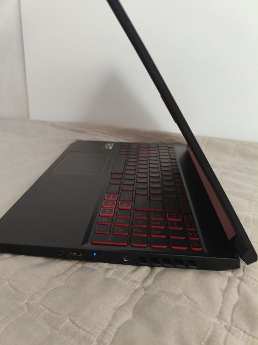 Laptop aser nitro 5