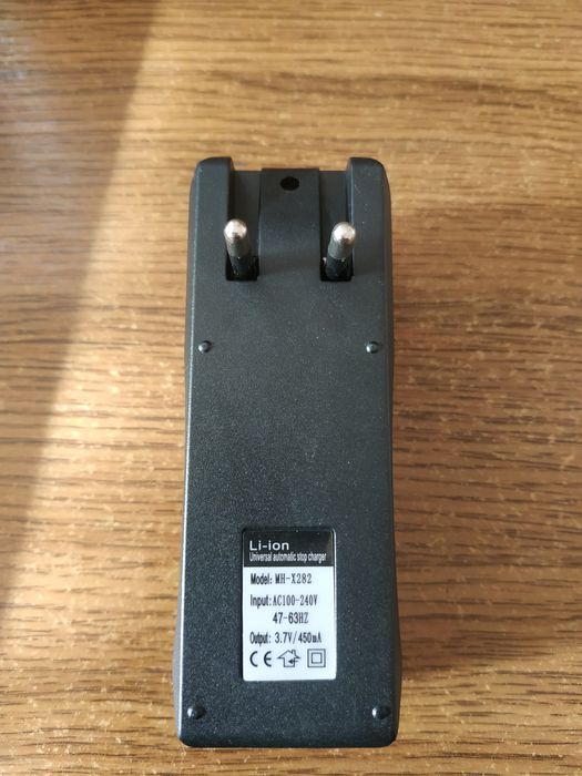 Зарядка для аккумуляторов,батареек,18650 и других