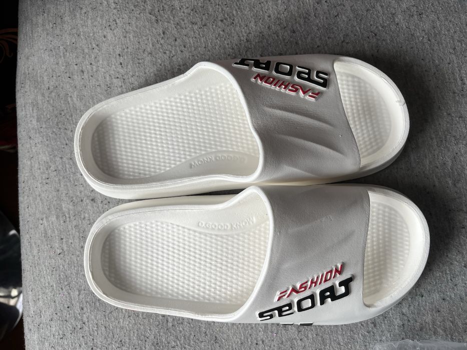 Klapki białe na basen 25,5 cm