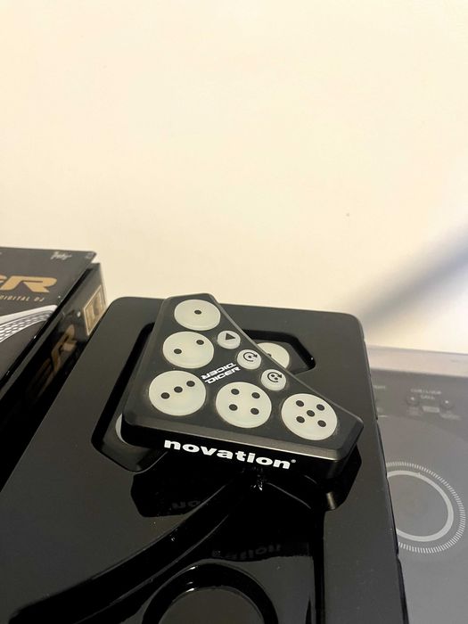 Novation Dicer kontroler midi