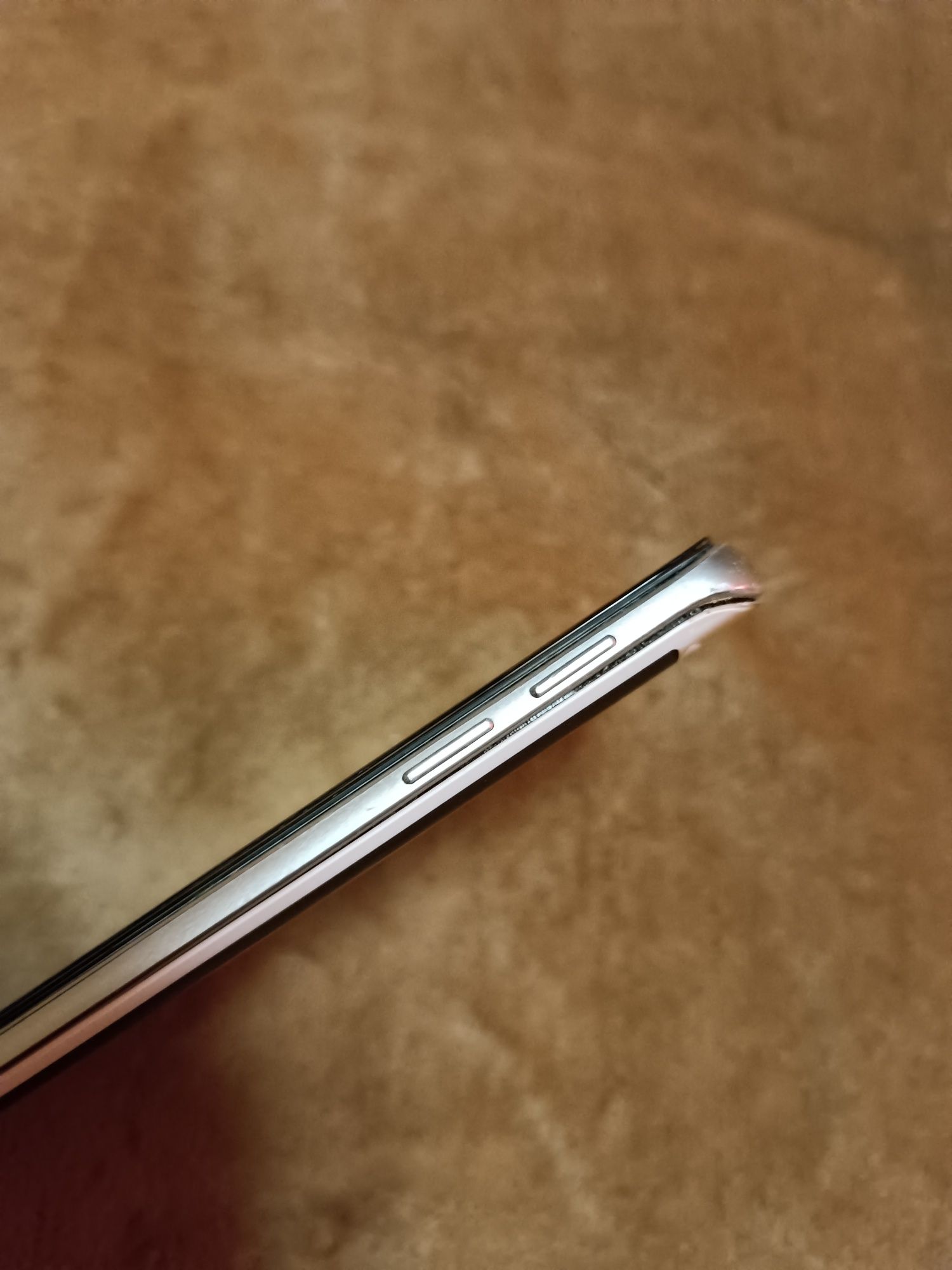 Телефон Samsung S6 Edge.