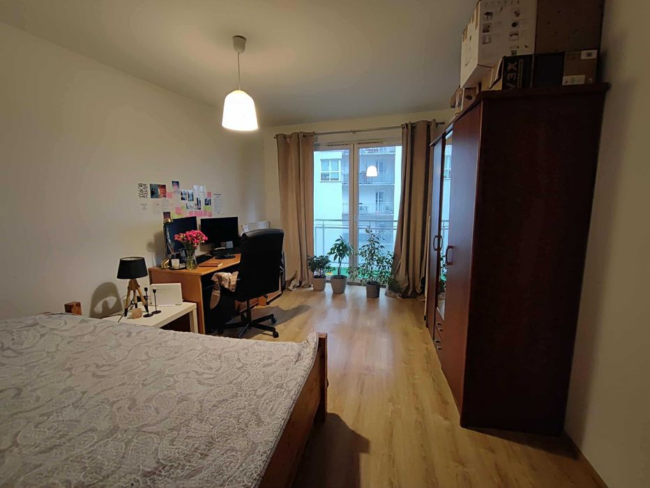 Duzy pokoj 20mkw w mieszkaniu 3 osobowym. Umeblowany. Piatkowo.