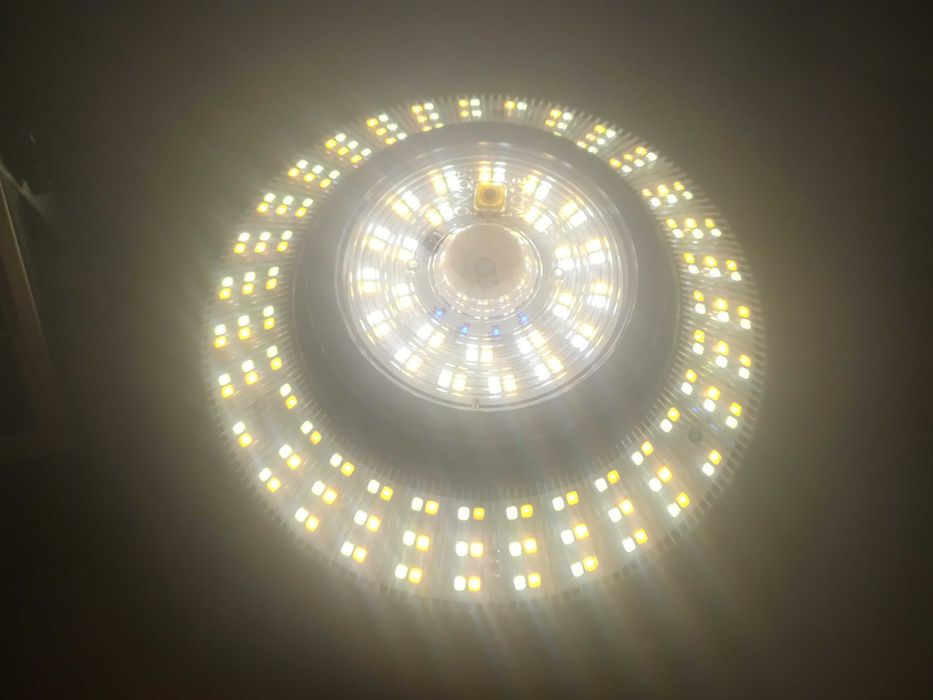 Solarna lampa z czujnikiem ruchu na zewnątrz i do środka , pilot.