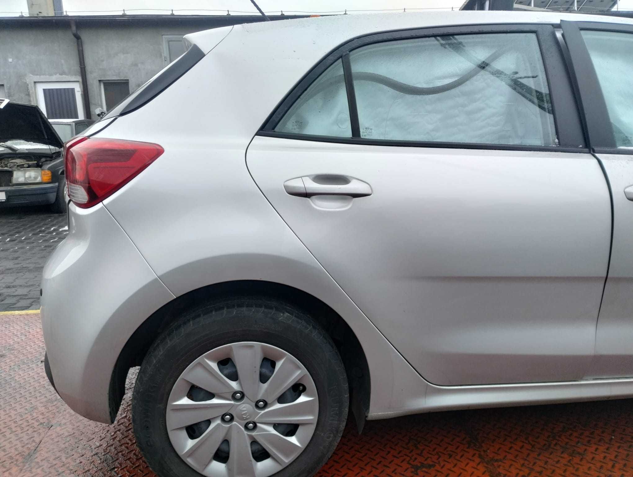 błotnik tył prawy  ćwiartka   prawa tylna Kia Rio IV 4 HB 17-
