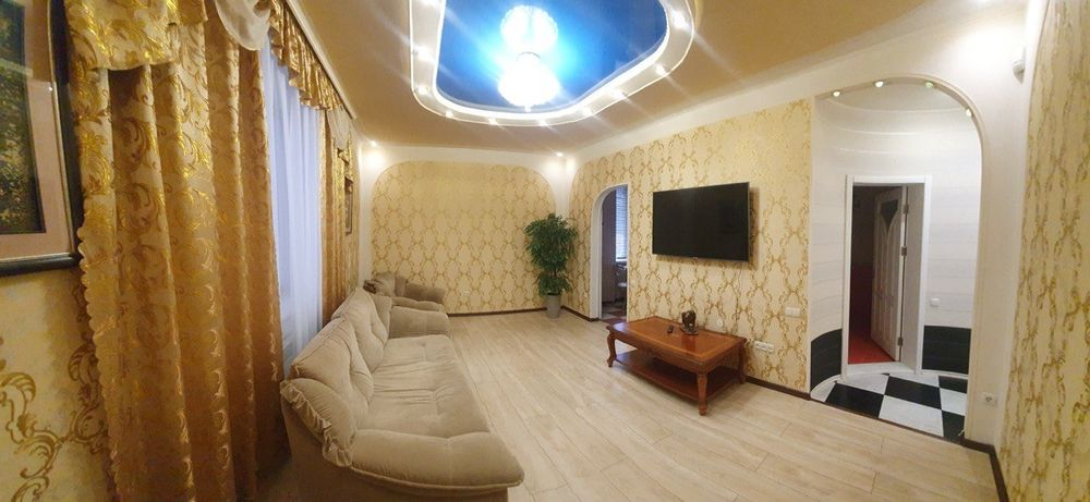 3-к.Кв  1-Поверх у Самом Центрi міста .Вул.В.Стуса 54