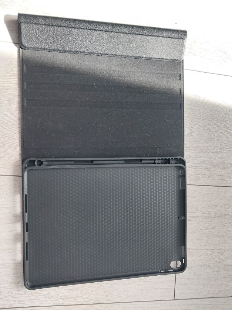 Etui do tableta Finite z klawiatruą