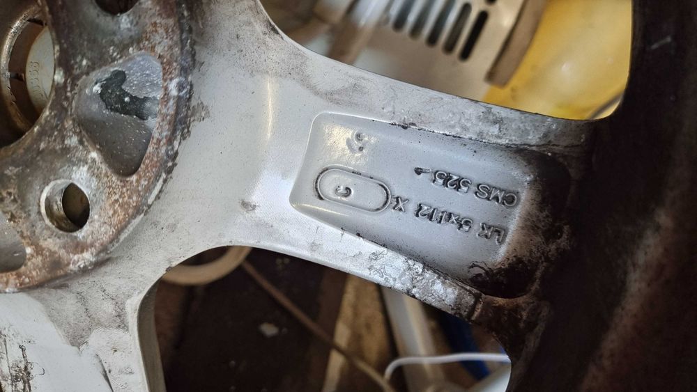 Komplet felg 17 cali  z oponami zimowymi 5x112 ET37.