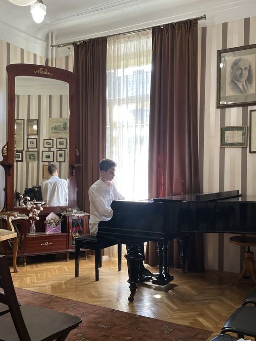 Викладач/Репетитор з фортепіано