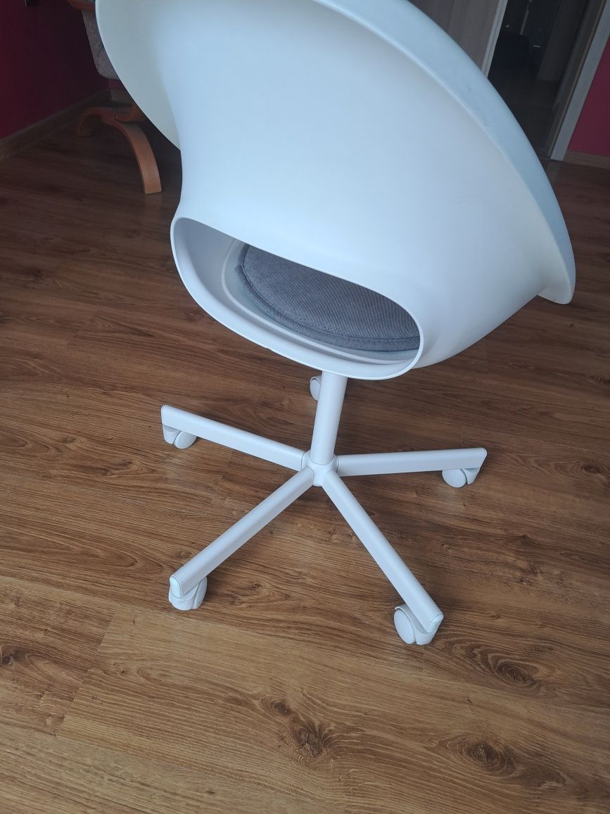 Krzesło obrotowe biurkowe ikea loberget białe